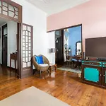 Charming In A 19th Century Building דירה