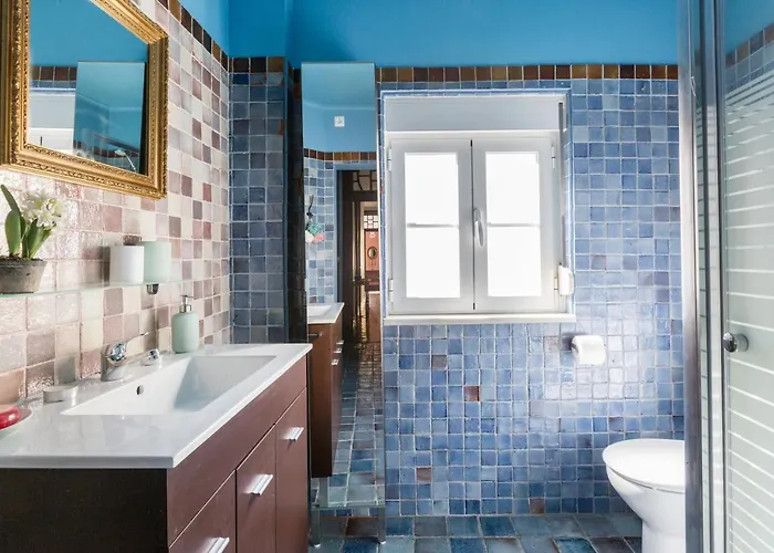 Charming In A 19th Century Building * Лиссабон