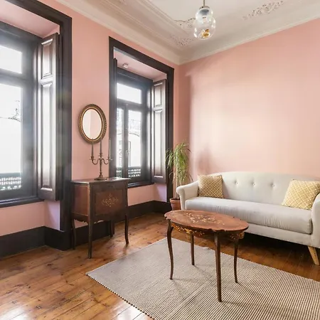 Charming In A 19th Century Building Lissabon